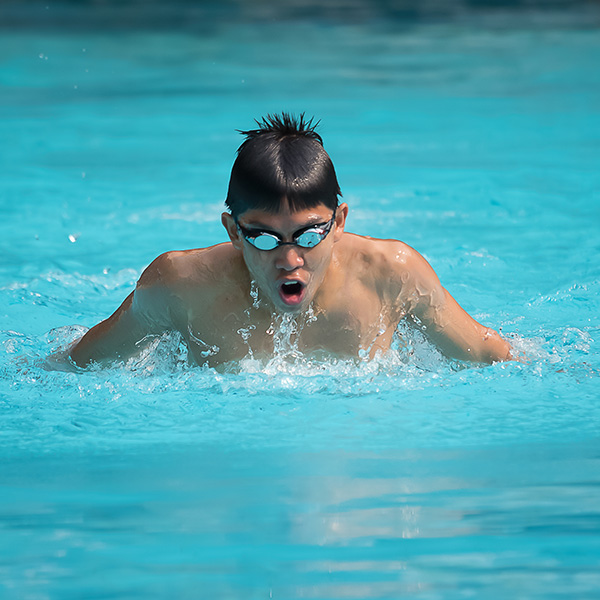 competitive-male-swimmer