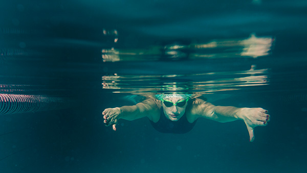 front-view-swimmer-diving